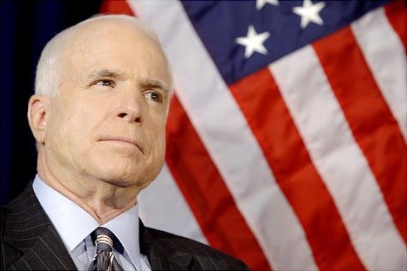 Senator McCain dringt er bij Kerry op aan de herhuisvesting van de Iraanse bewoners van Camp Liberty te bespoedigen
